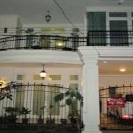 Ge Jacmart Homestay Makassar By Zuzu Exterior photo